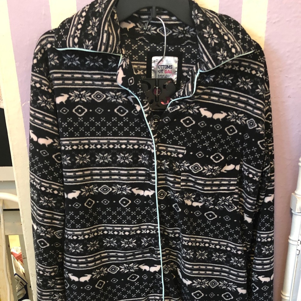 Super cozy brand new “Bottoms Out Gal” size large
